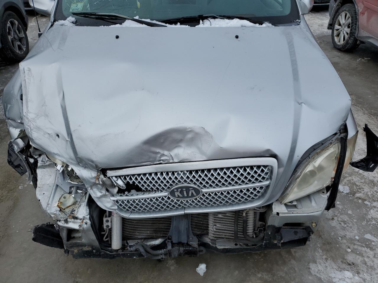 2005 Kia Sedona - Image 12