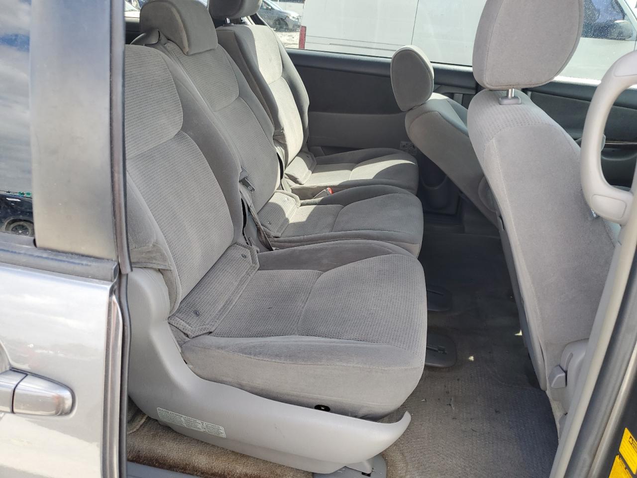 2005 Toyota Sienna - Image 11