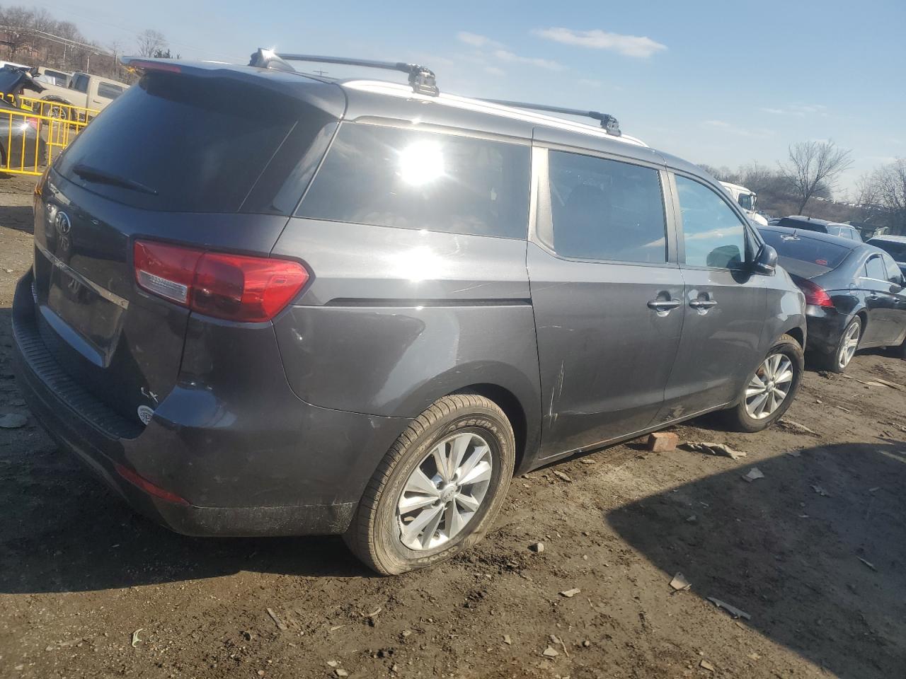 2016 Kia Sedona - Image 3