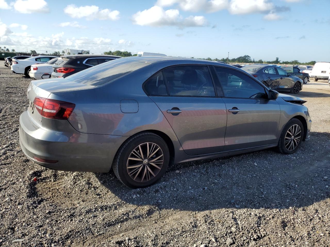 2018 Volkswagen Jetta - Image 3