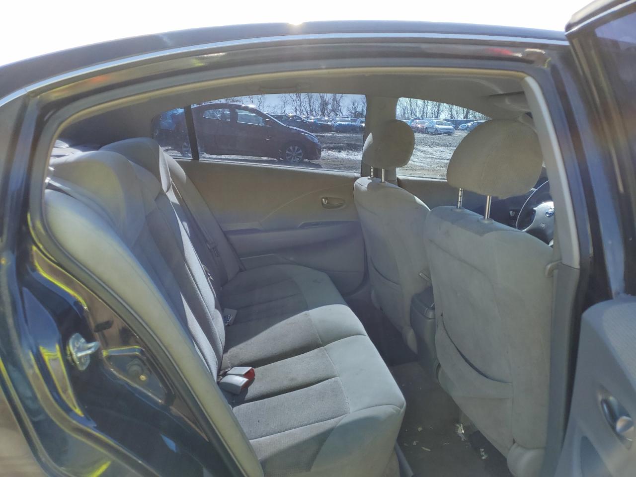 2004 Nissan Altima - Image 10