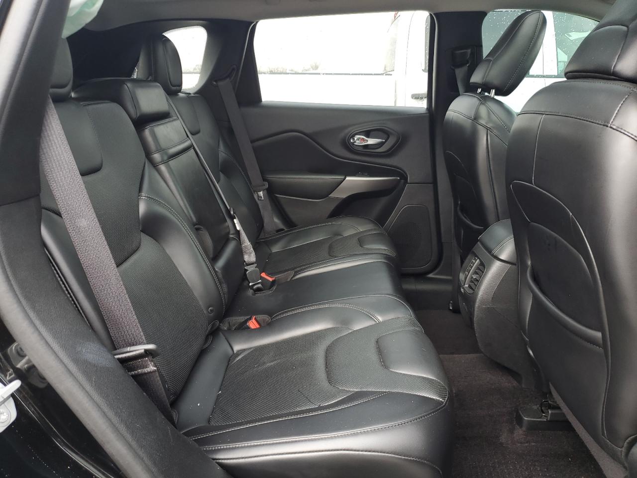 2019 Jeep Grand Cherokee - Image 11