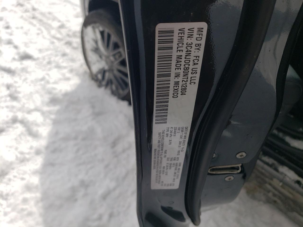 2022 Jeep Compass - Image 13