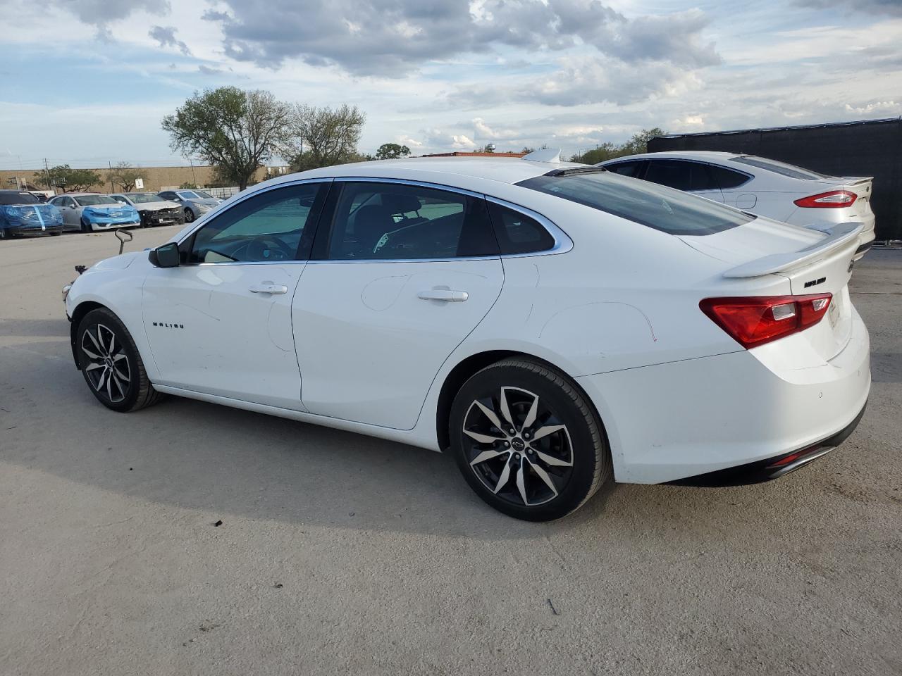 2022 Chevrolet Malibu - Image 2