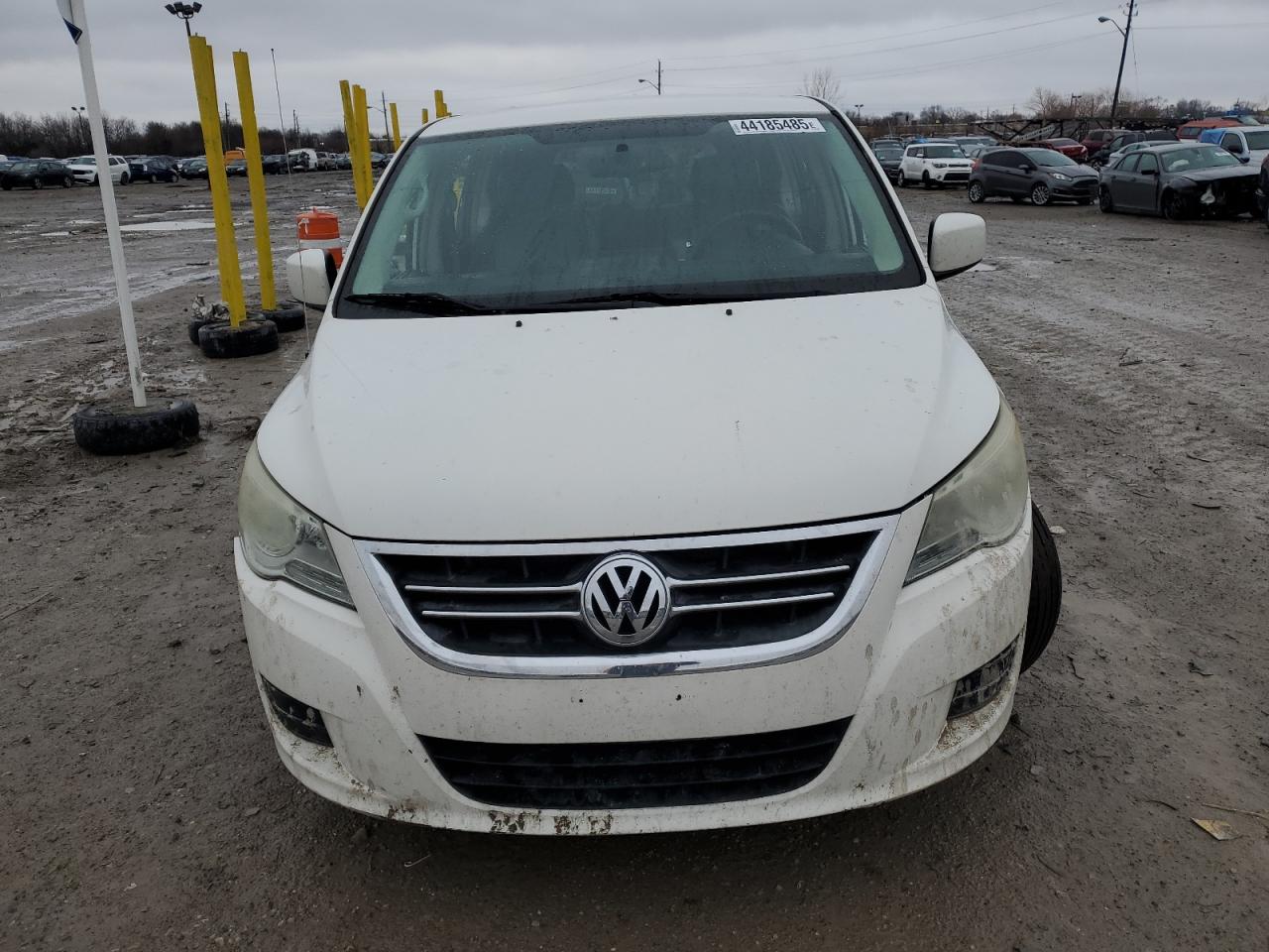 2010 Volkswagen Routan - Image 5