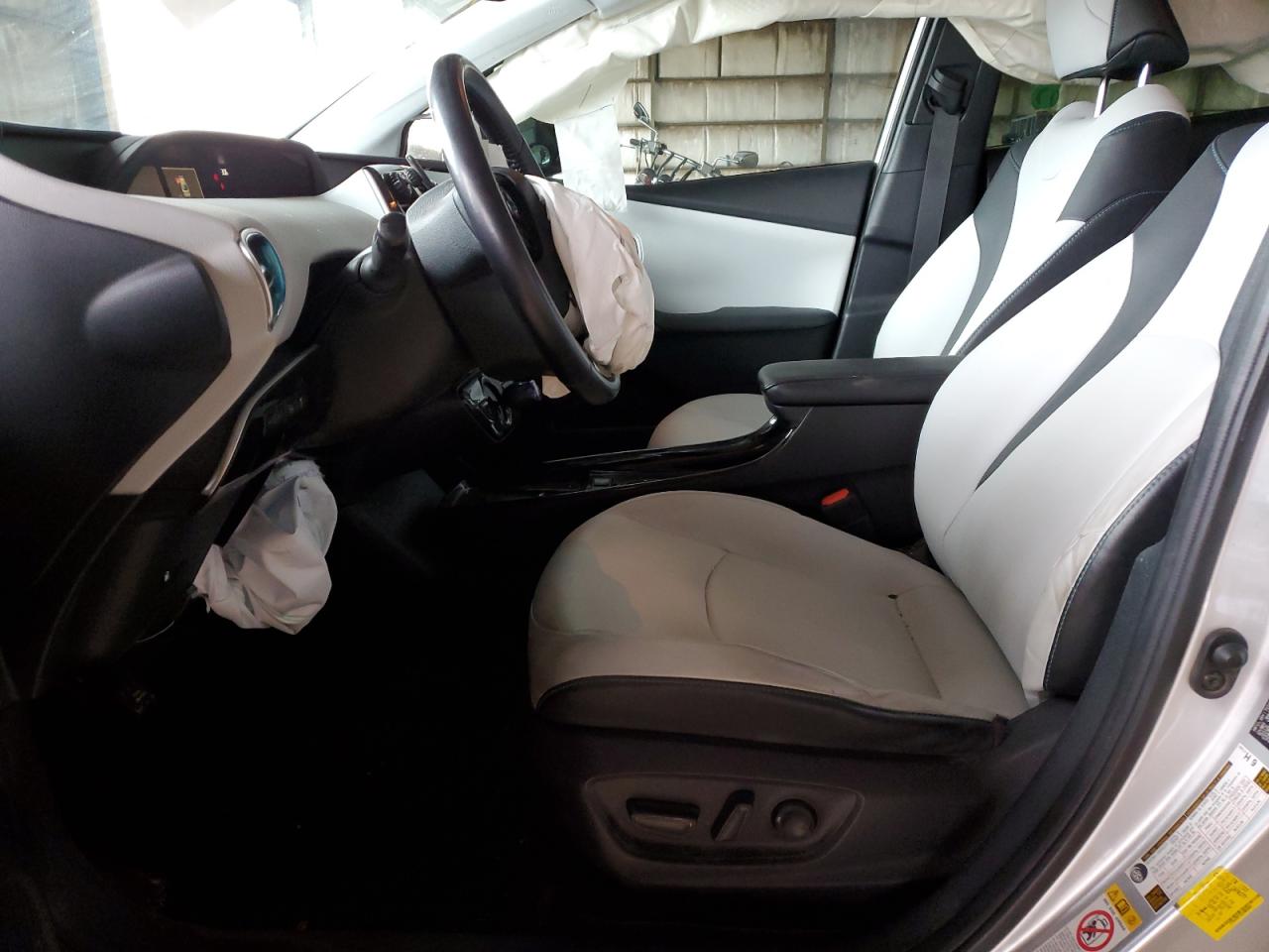 2019 Toyota Prius - Image 7