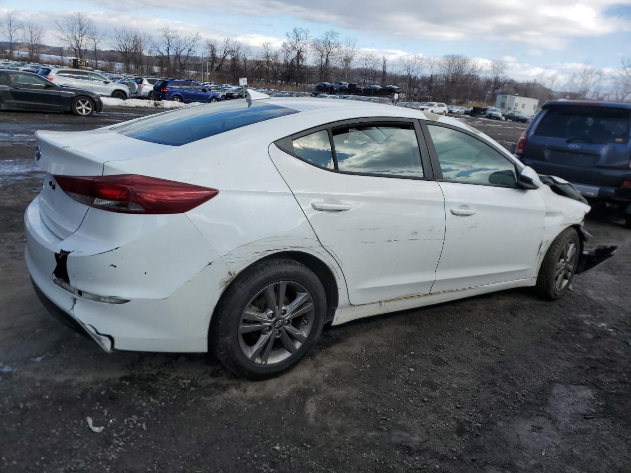 2018 Hyundai Elantra - Image 3