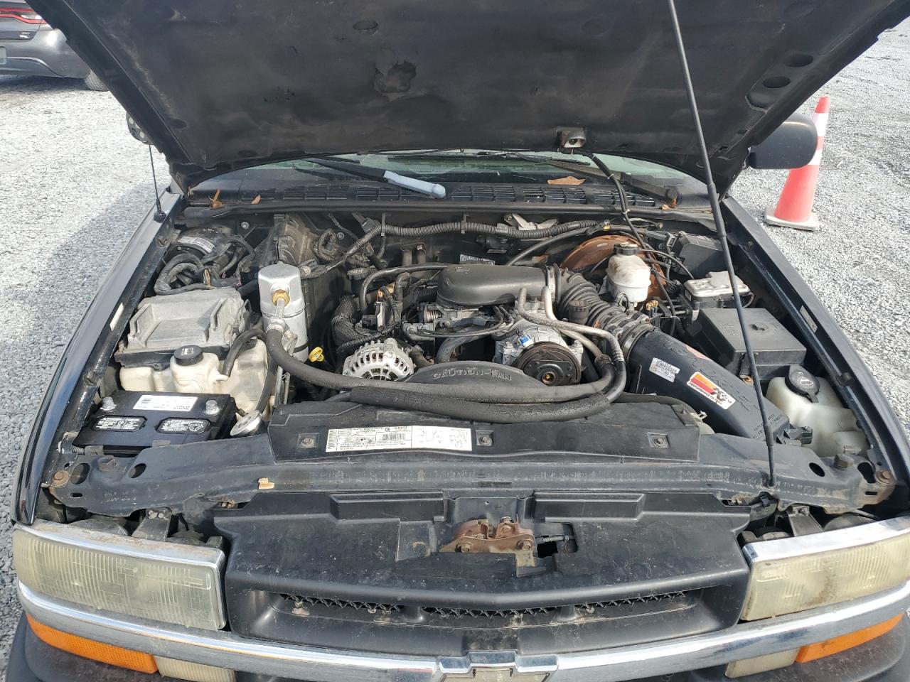 2002 Chevrolet S-10 Pickup - Image 13