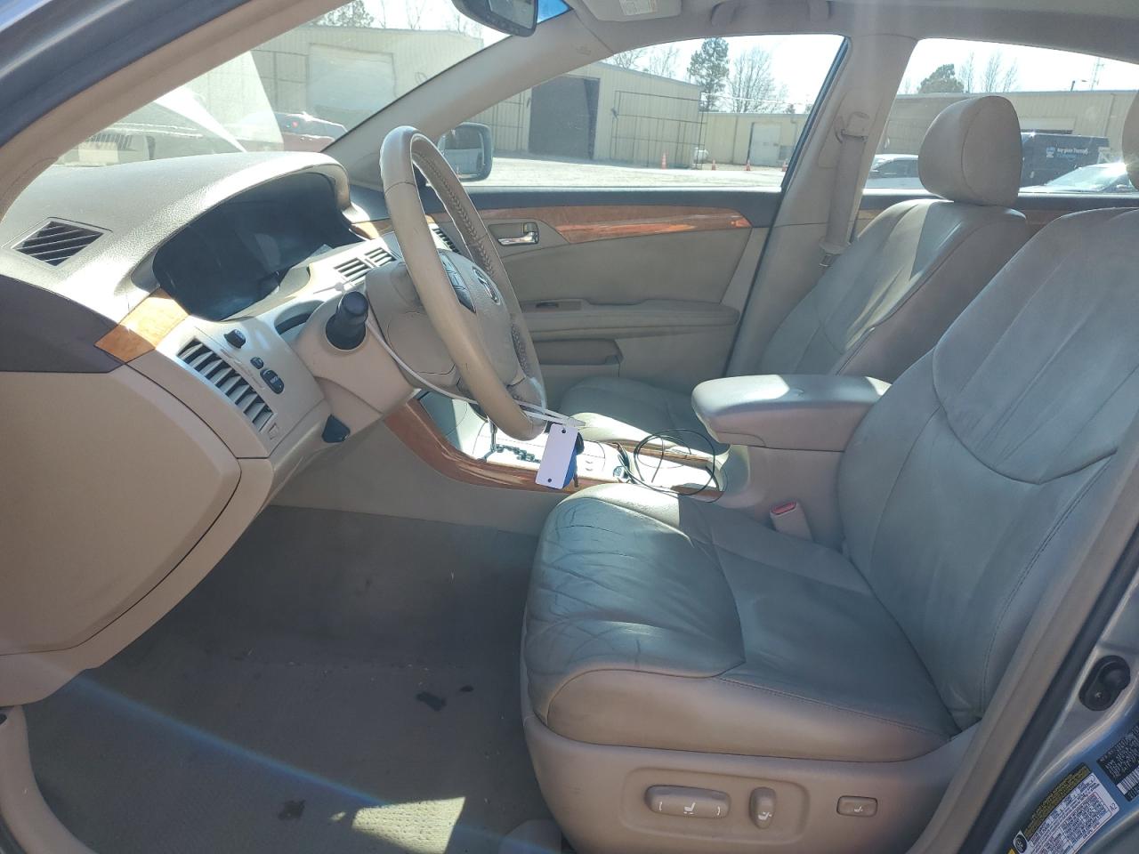 2005 Toyota Avalon - Image 7