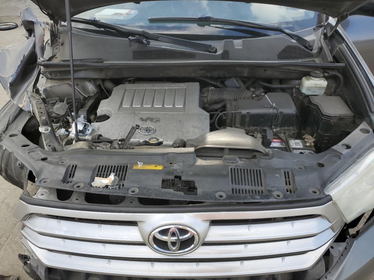 2011 Toyota Highlander - Image 14
