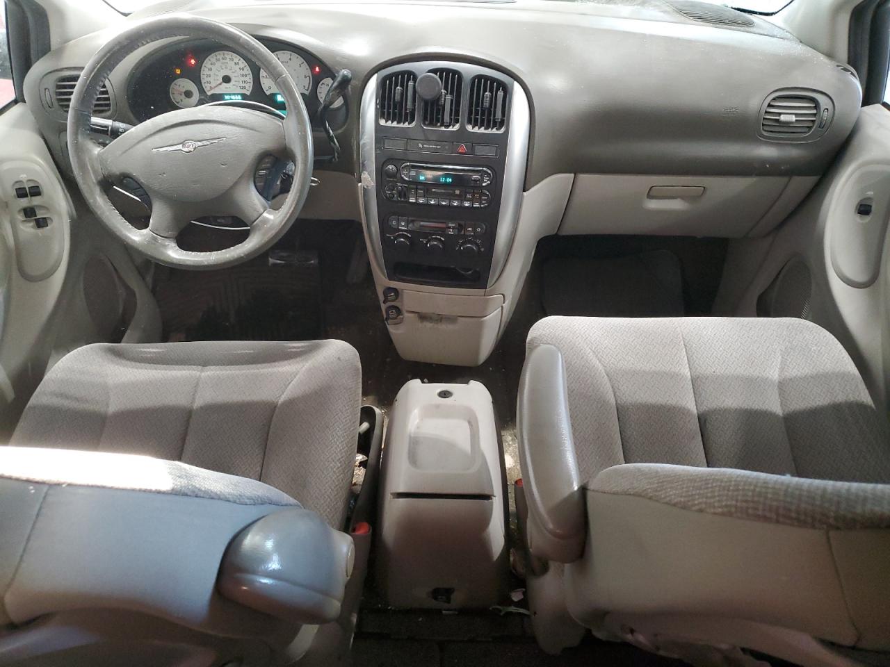 2006 Chrysler Town & Country - Image 8