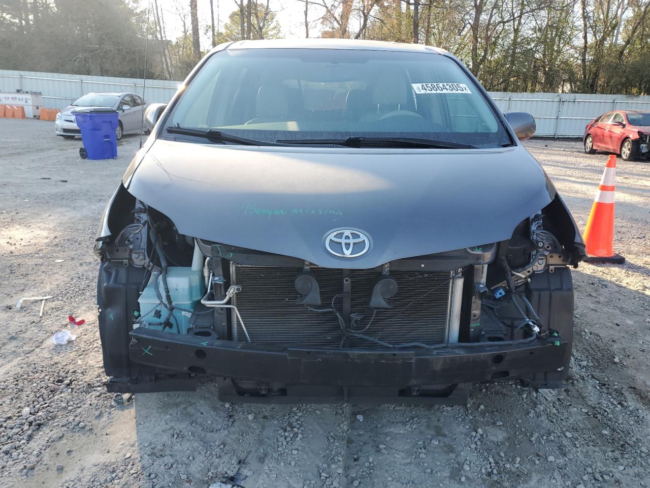2012 Toyota Sienna - Image 5
