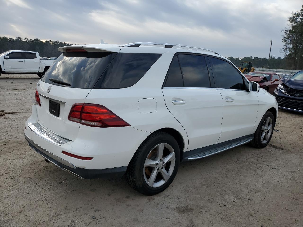 2016 Mercedes-Benz GLE - Image 3