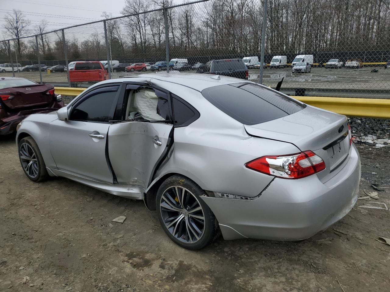 2012 Infiniti M - Image 2