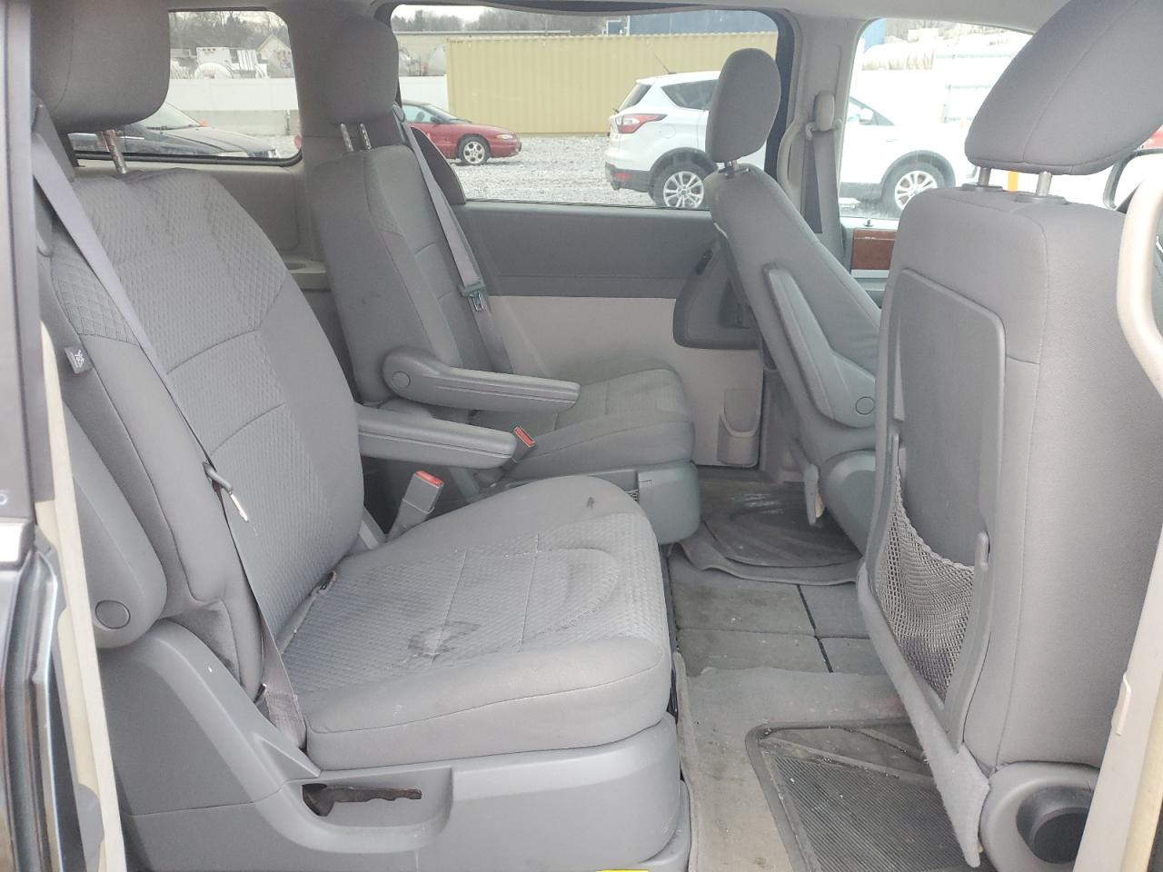 2009 Chrysler Town & Country - Image 11