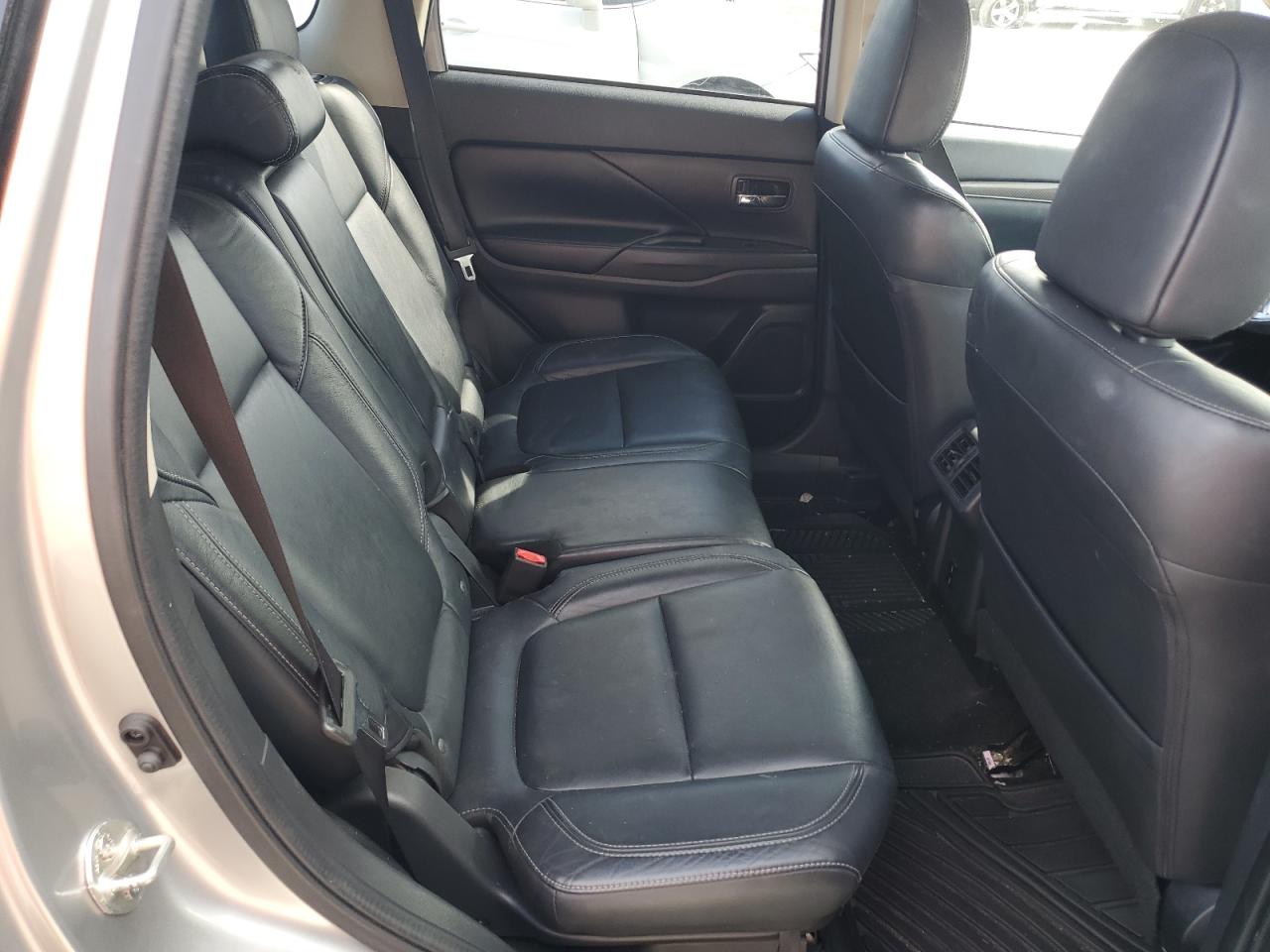 2020 Mitsubishi Outlander - Image 11