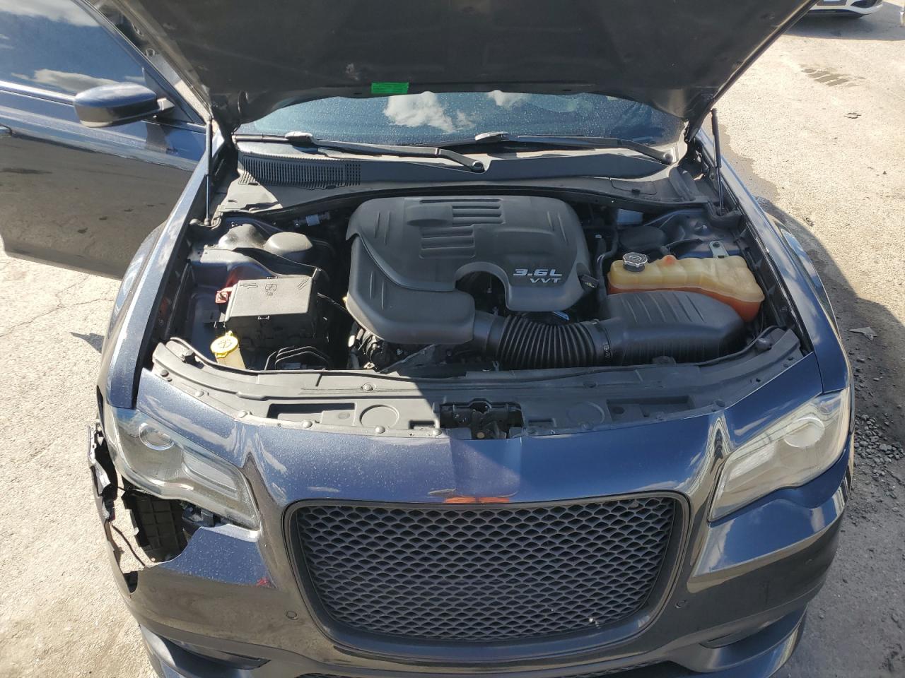 2017 Chrysler 300 - Image 12