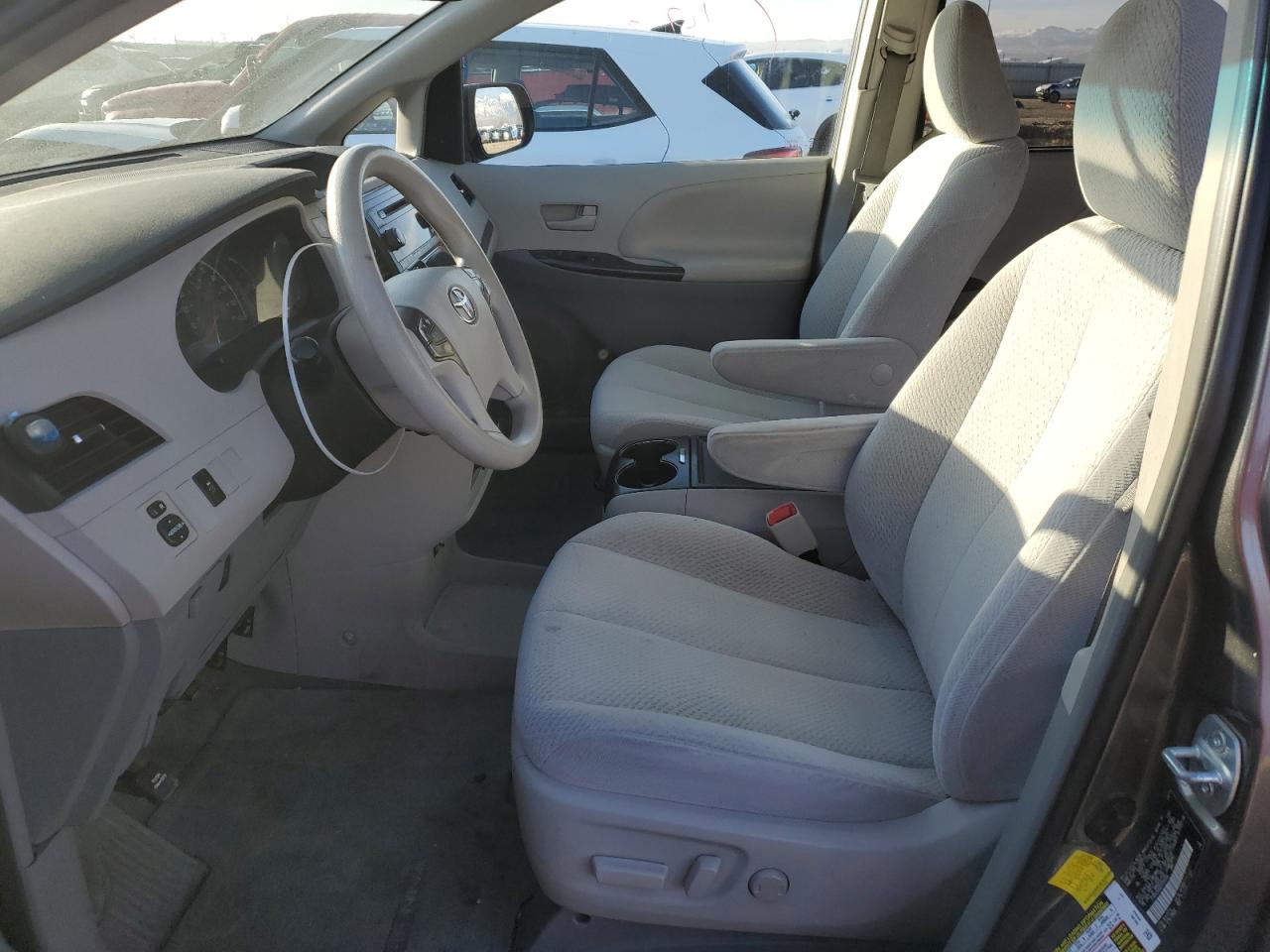 2012 Toyota Sienna - Image 7