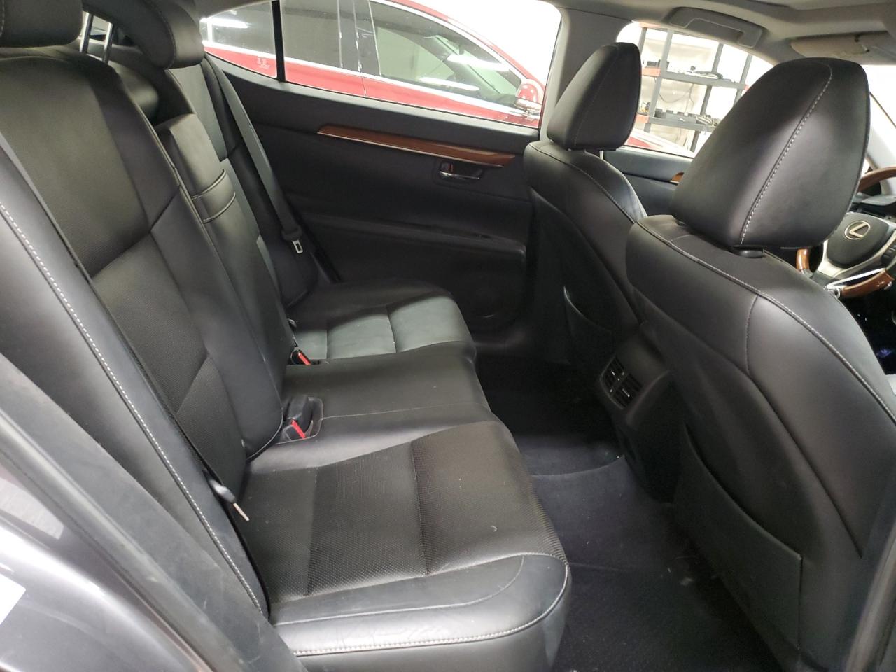 2015 Lexus ES - Image 10
