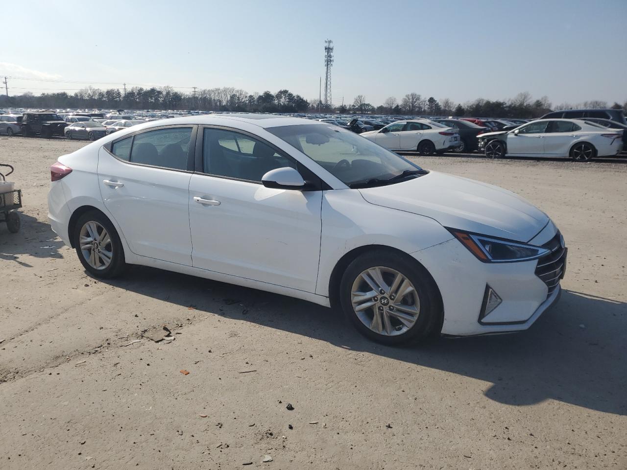 2019 Hyundai Elantra - Image 4