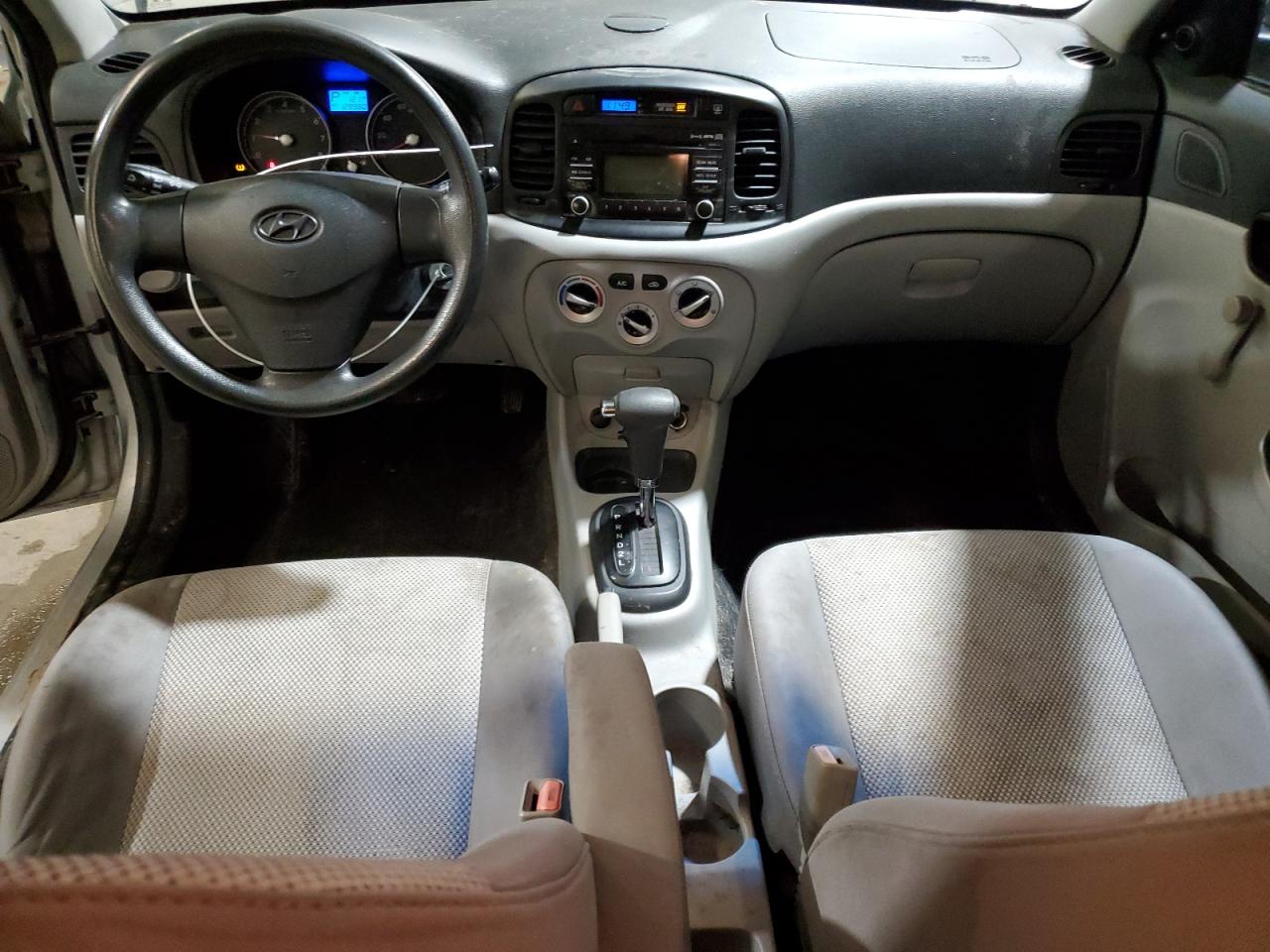 2011 Hyundai Accent - Image 8