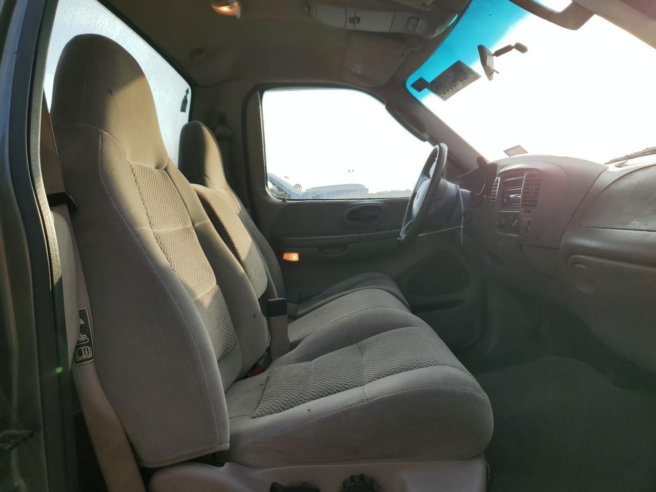 2002 Ford F-150 - Image 10