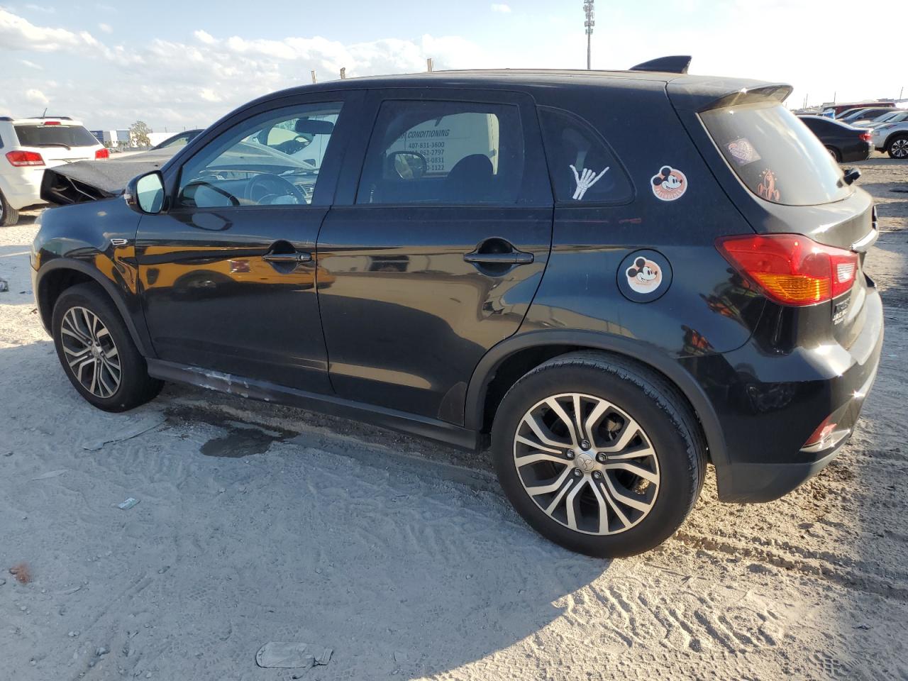 2018 Mitsubishi Outlander - Image 2