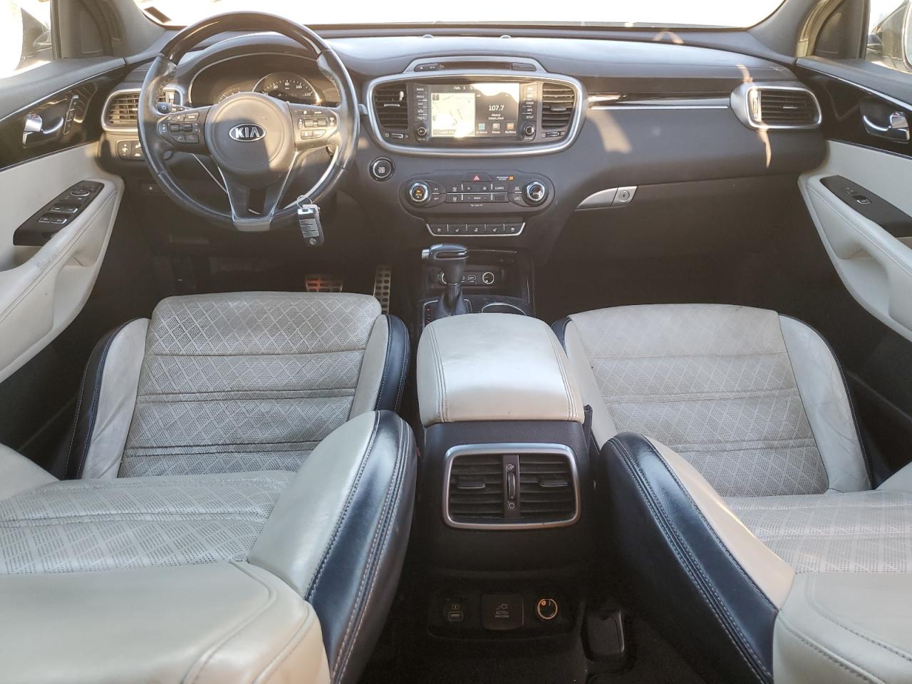 2017 Kia Sorento - Image 8