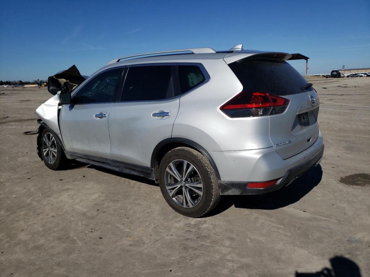 2018 Nissan Rogue - Image 2