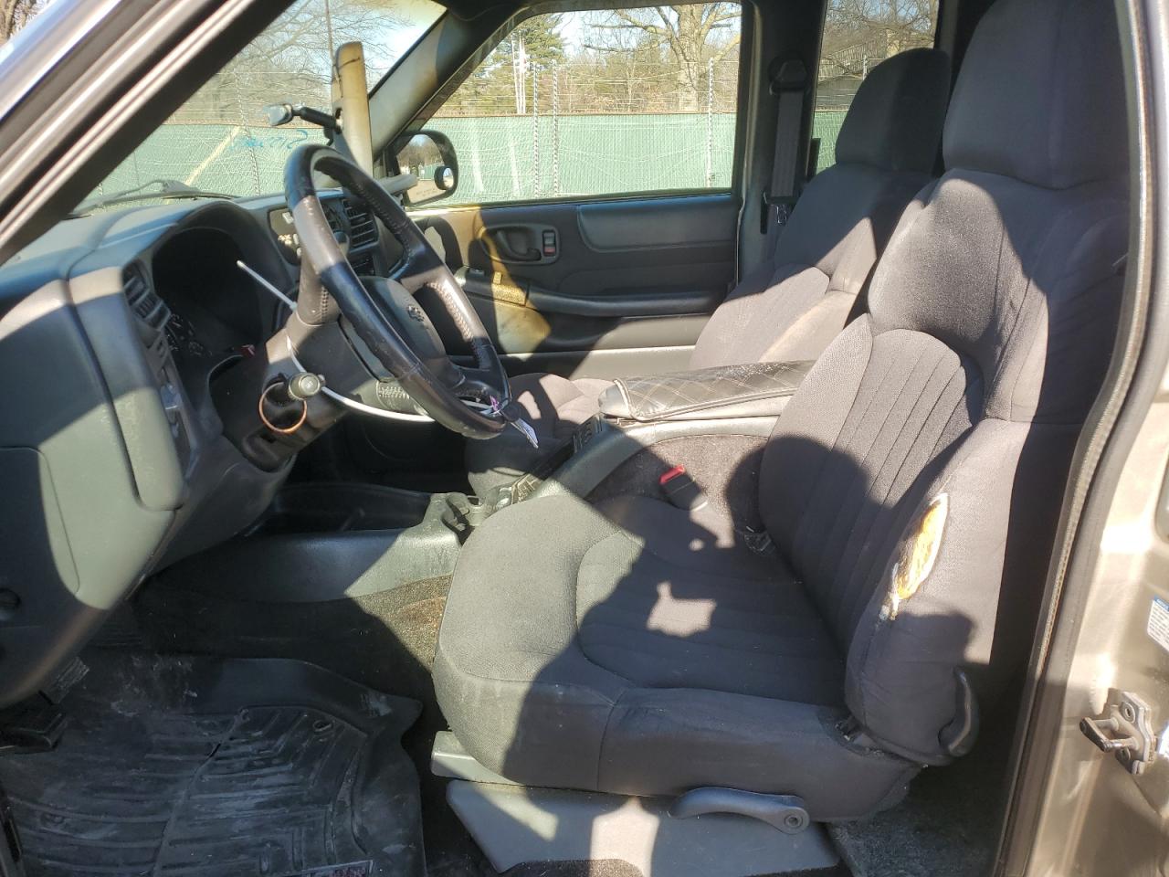 2003 Chevrolet S-10 Pickup - Image 7