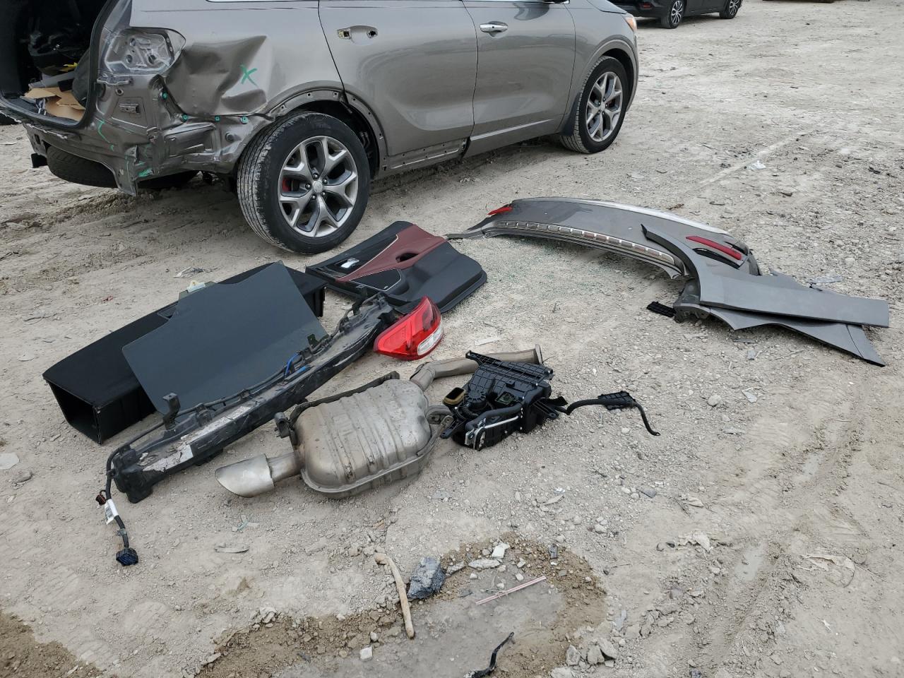 2018 Kia Sorento - Image 13
