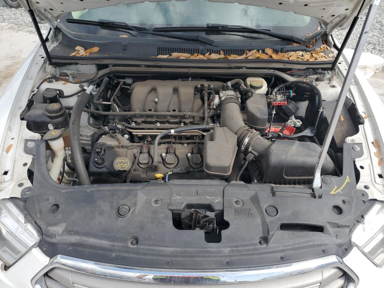 2015 Ford Taurus - Image 11