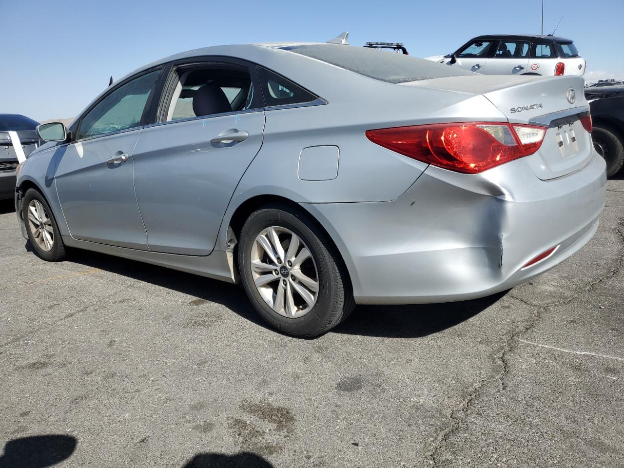 2011 Hyundai Sonata - Image 2