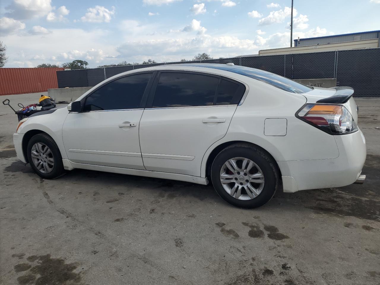 2011 Nissan Altima - Image 2