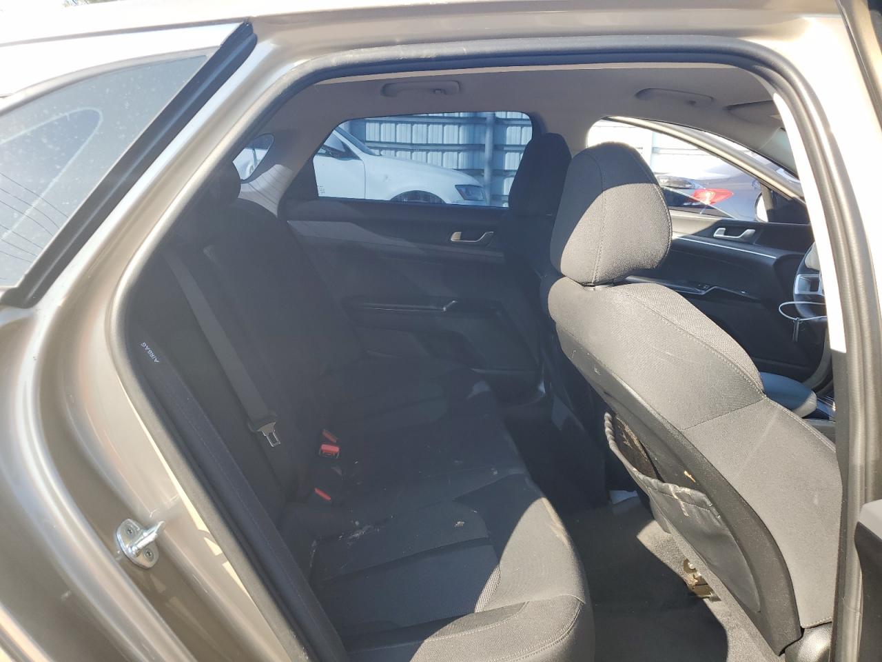2022 Kia K5 - Image 10