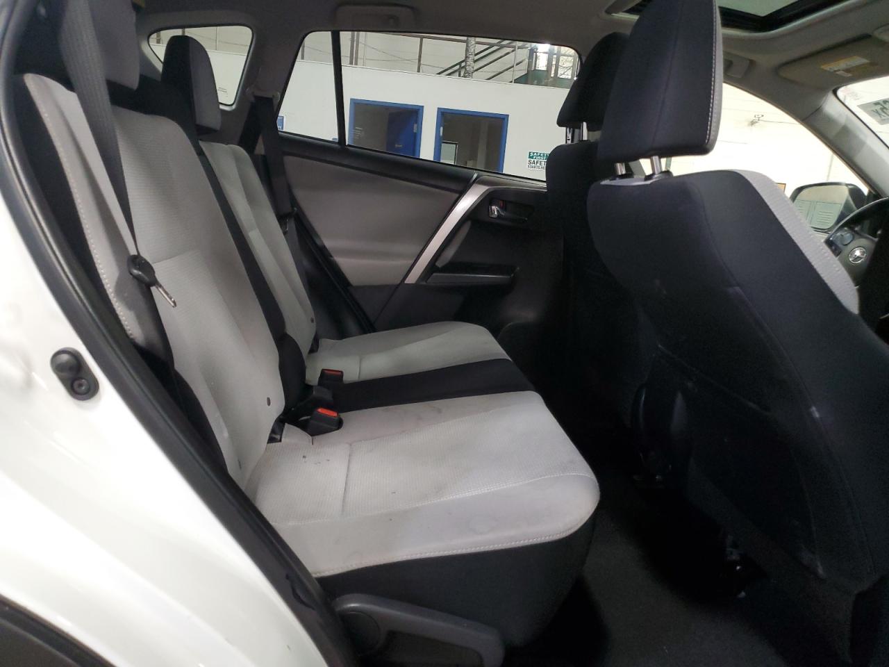 2018 Toyota RAV 4 - Image 12
