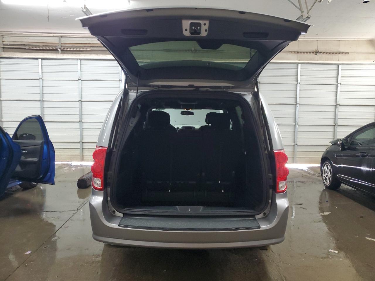 2014 Dodge Caravan - Image 6
