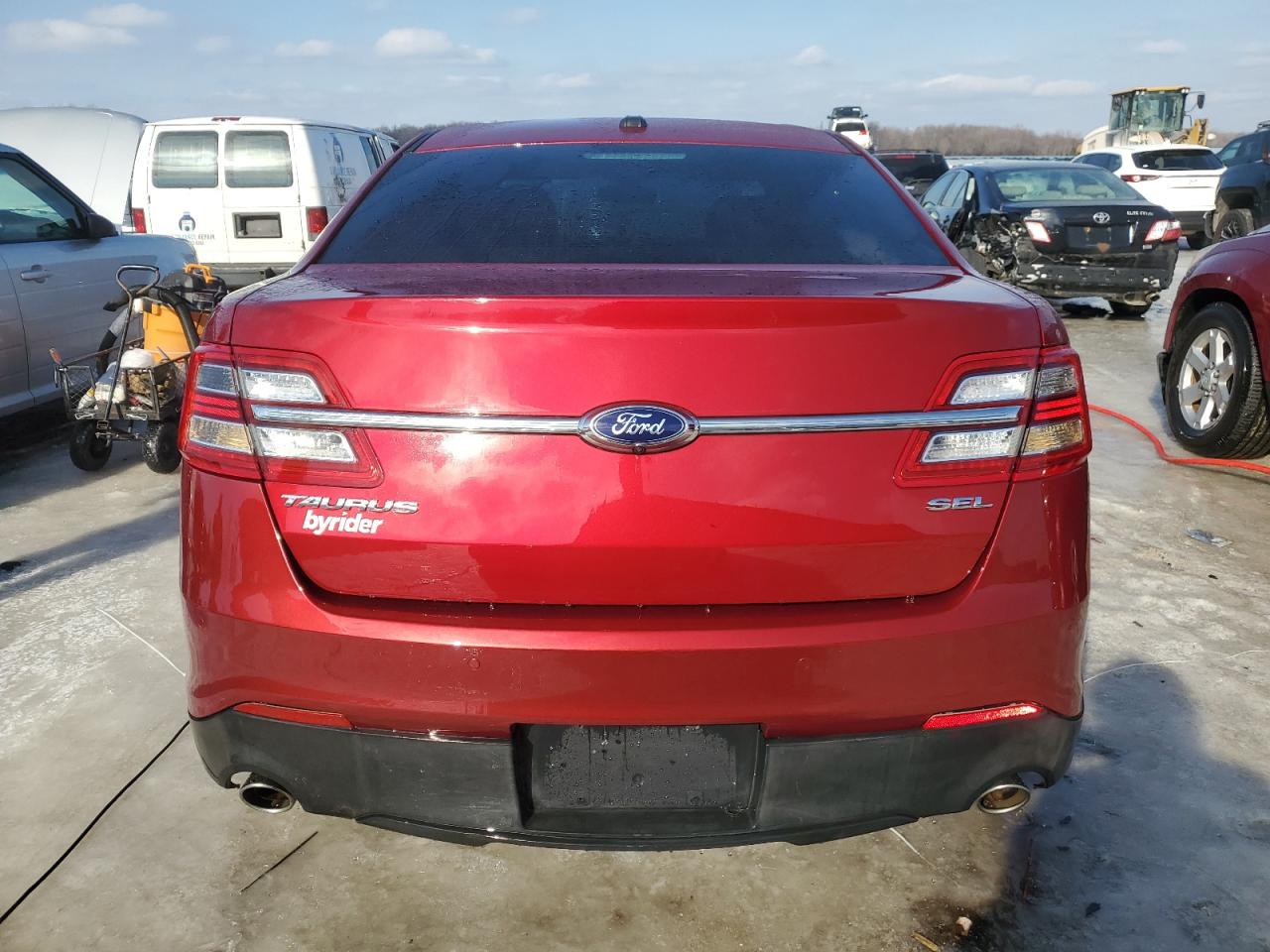 2014 Ford Taurus - Image 6