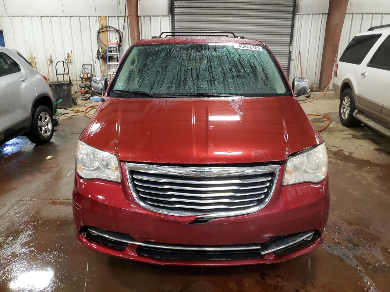 2014 Chrysler Town & Country - Image 5