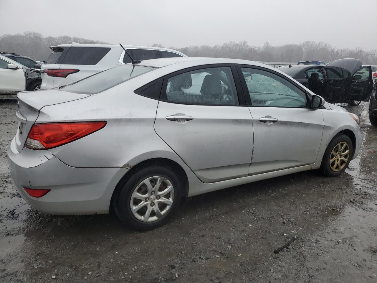 2014 Hyundai Accent - Image 3