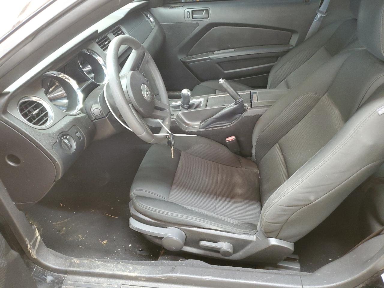 2010 Ford Mustang - Image 7