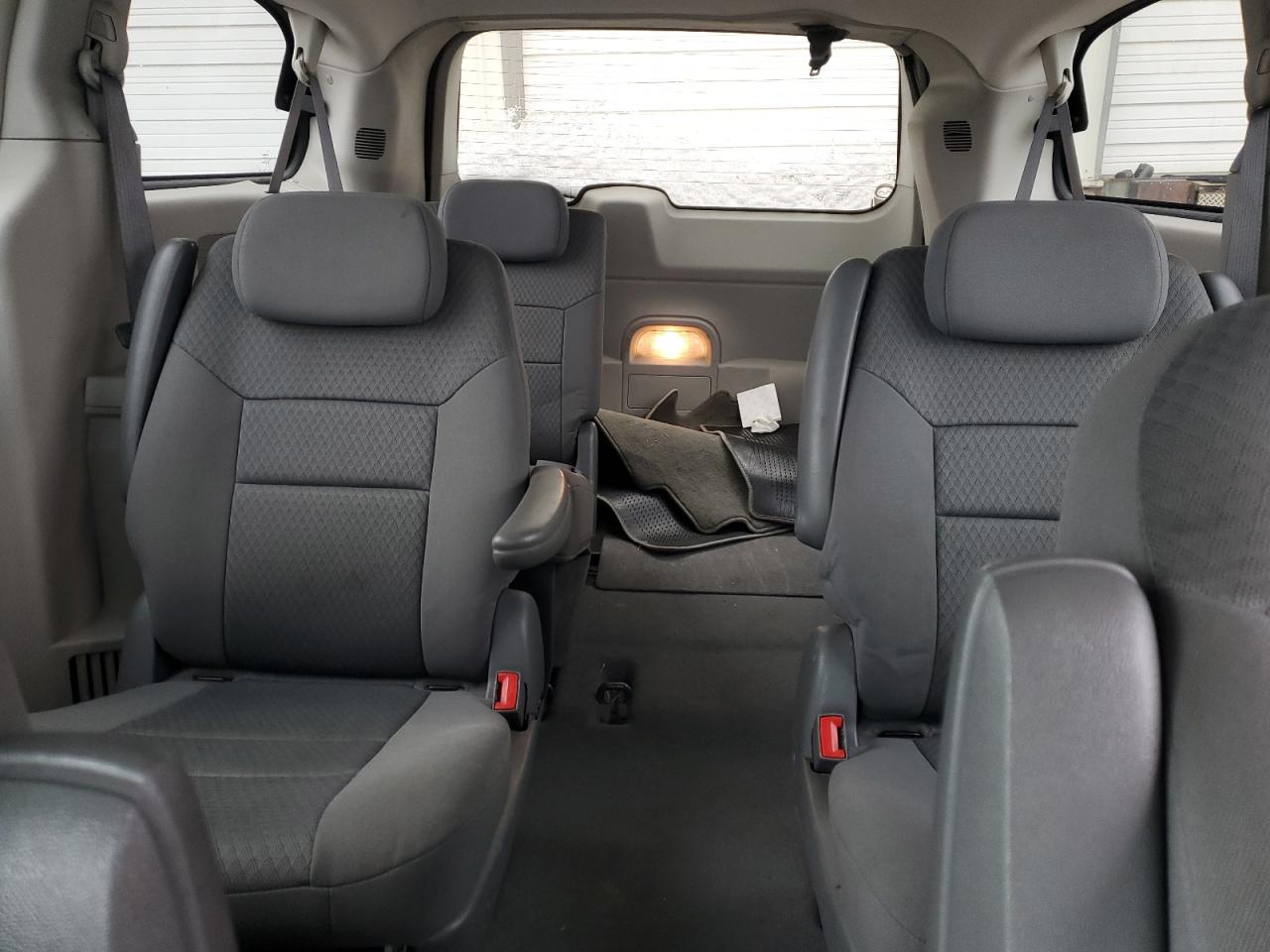 2009 Chrysler Town & Country - Image 10