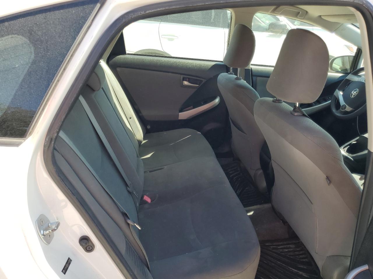 2012 Toyota Prius - Image 10