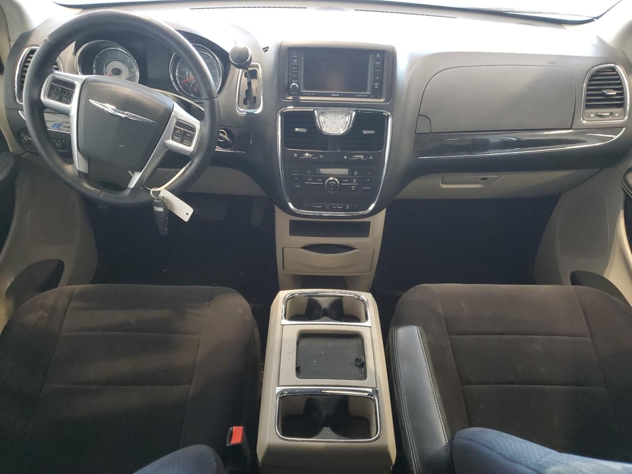 2011 Chrysler Town & Country - Image 8