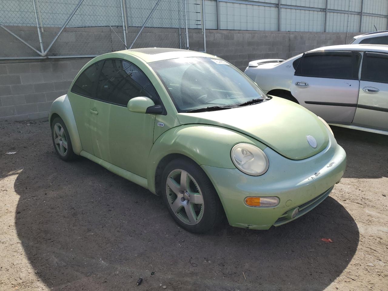 2003 Volkswagen Beetle - Image 4