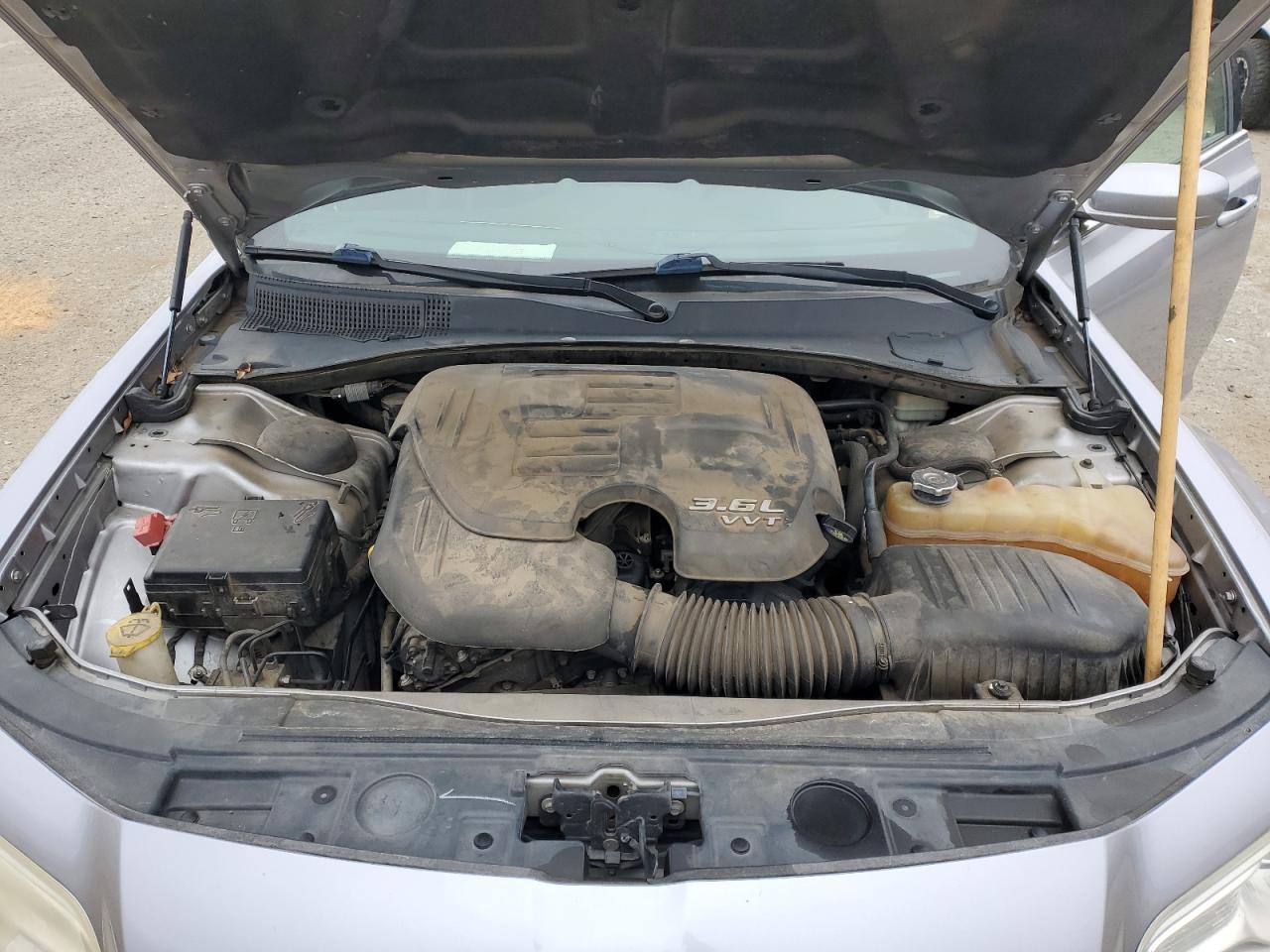 2014 Chrysler 300 - Image 12