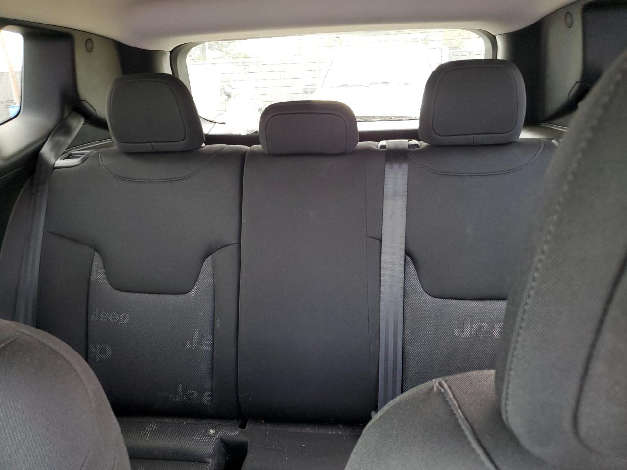 2016 Jeep Renegade - Image 10