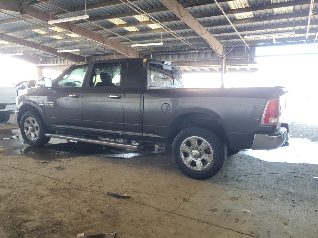 2016 RAM 2500 - Image 2