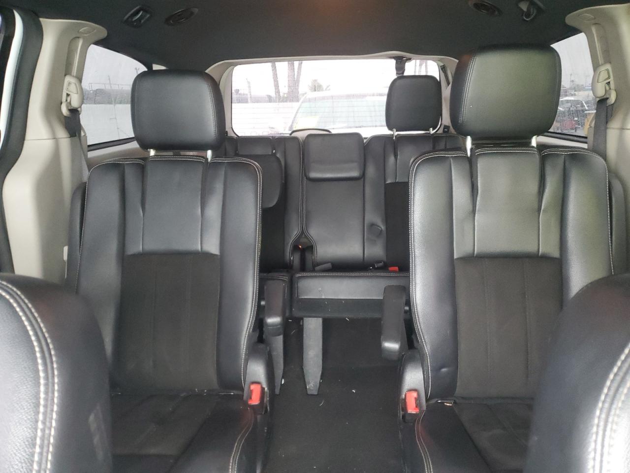 2019 Dodge Caravan - Image 10