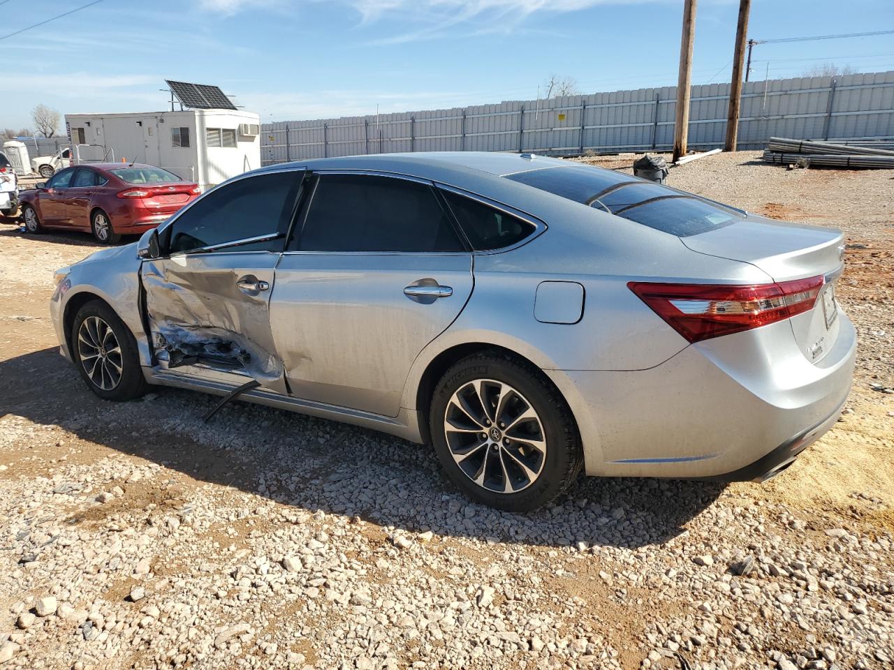 2017 Toyota Avalon - Image 2